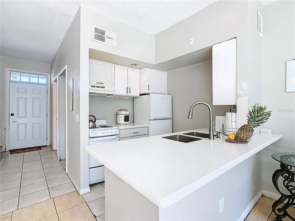 For Sale: $229,900 (2 beds, 2 baths, 1088 Square Feet)