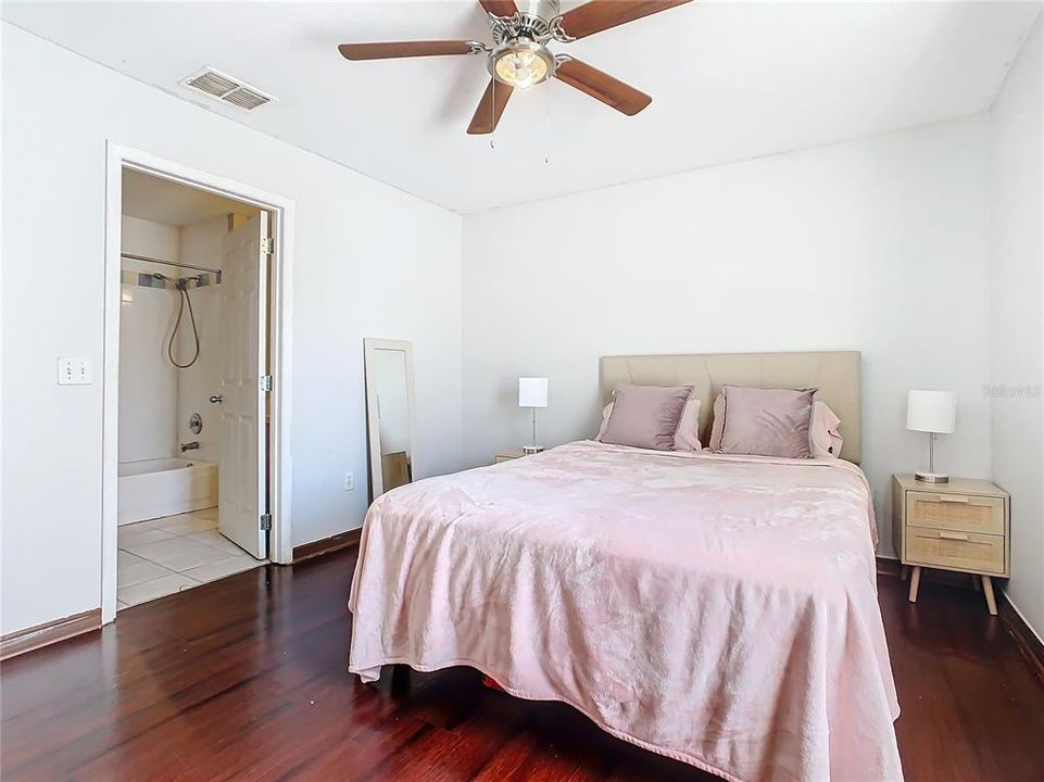 For Sale: $229,900 (2 beds, 2 baths, 1088 Square Feet)