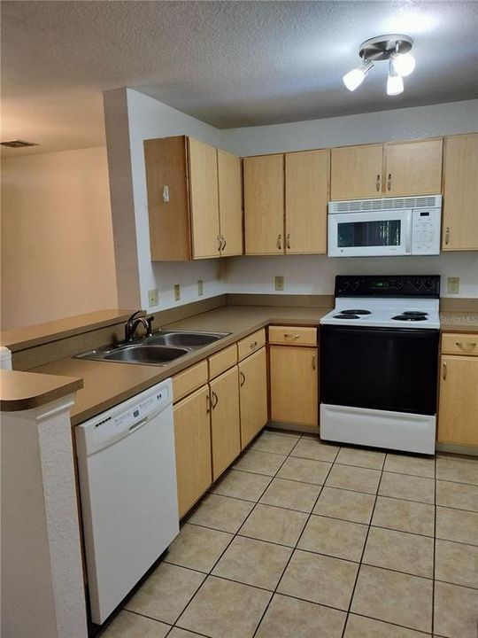 For Rent: $1,600 (2 beds, 2 baths, 1006 Square Feet)