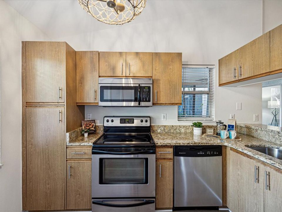 For Sale: $440,000 (2 beds, 2 baths, 1185 Square Feet)