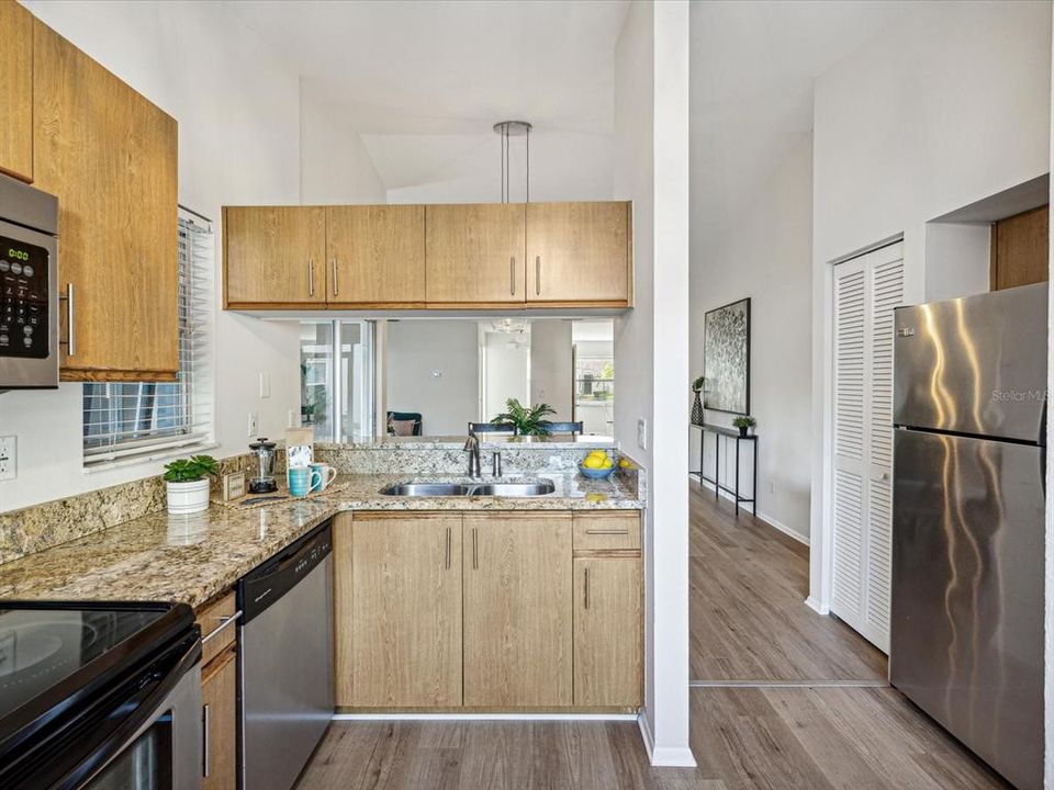 For Sale: $440,000 (2 beds, 2 baths, 1185 Square Feet)