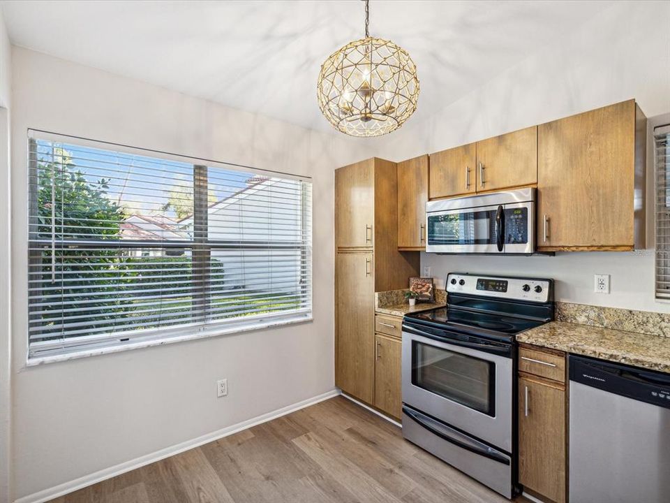 For Sale: $440,000 (2 beds, 2 baths, 1185 Square Feet)