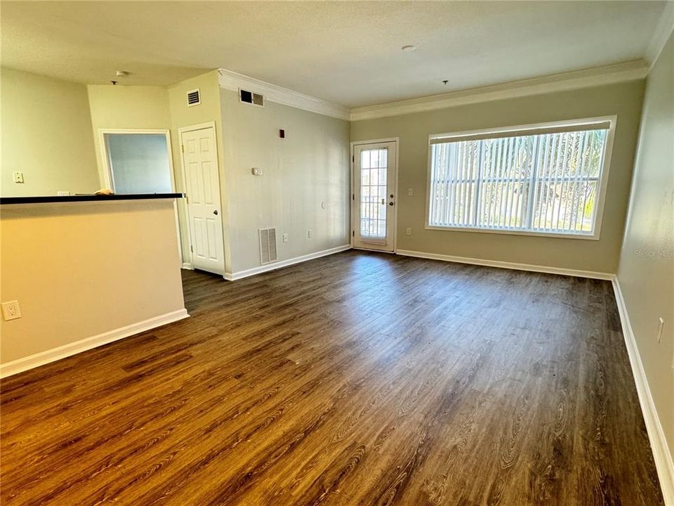 For Sale: $199,000 (1 beds, 1 baths, 750 Square Feet)