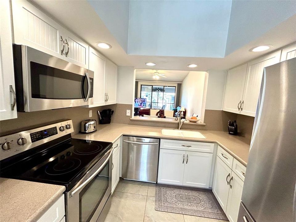 For Sale: $300,000 (2 beds, 2 baths, 1174 Square Feet)