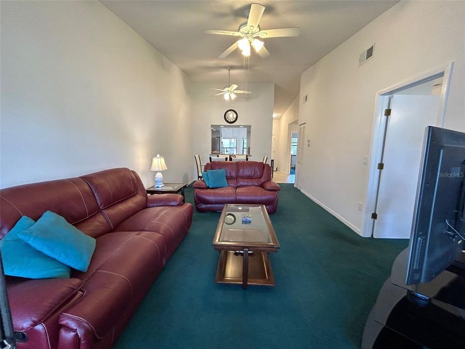 For Sale: $300,000 (2 beds, 2 baths, 1174 Square Feet)