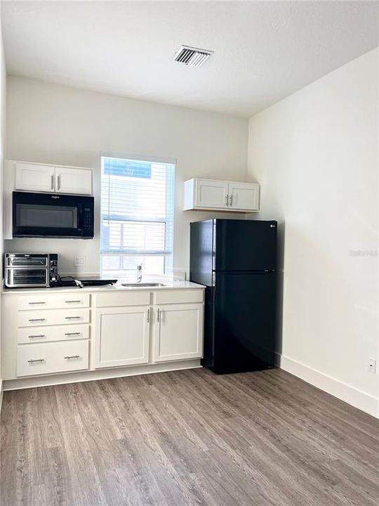 For Rent: $1,395 (1 beds, 1 baths, 400 Square Feet)