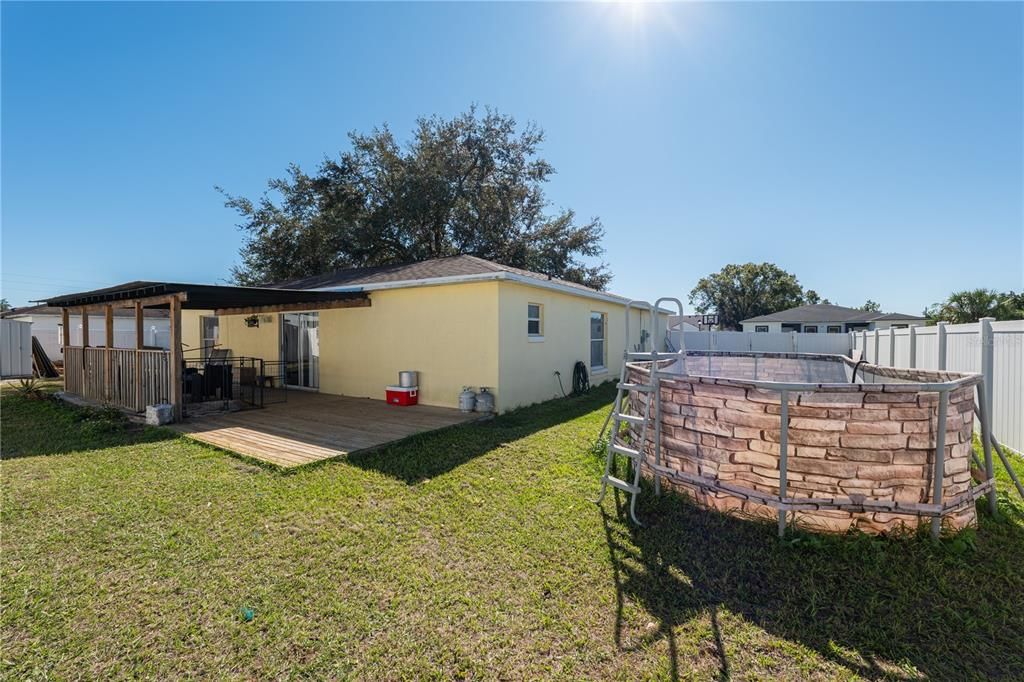 For Sale: $249,900 (3 beds, 2 baths, 1100 Square Feet)