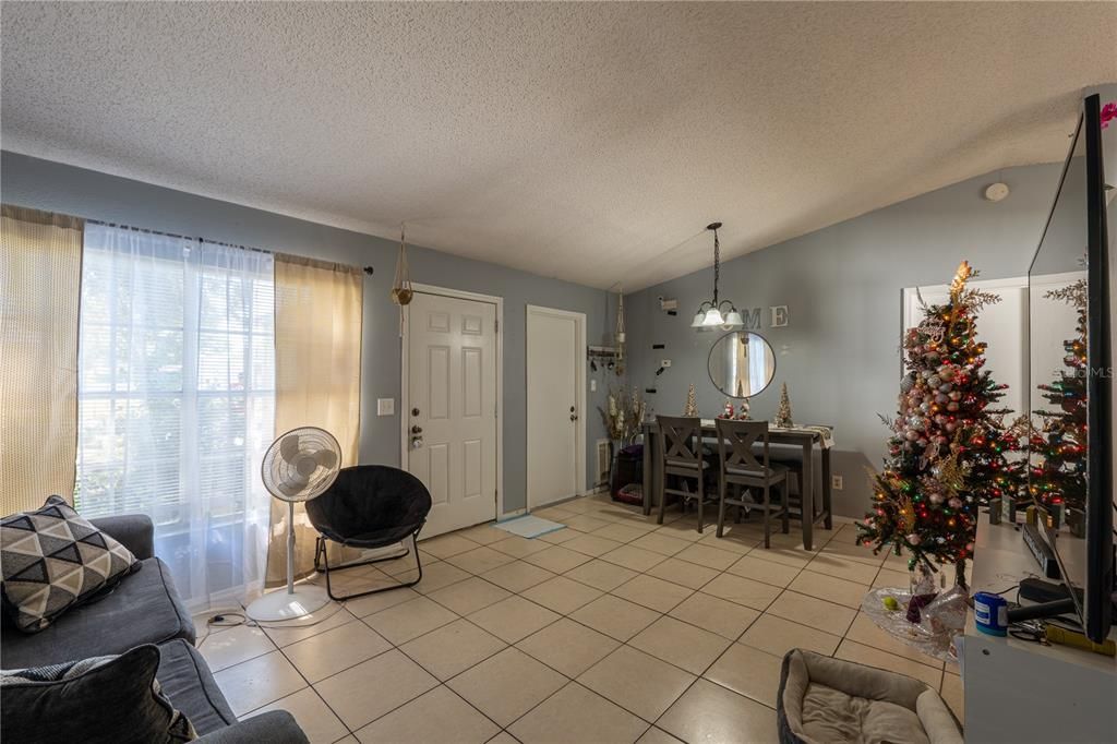 For Sale: $249,900 (3 beds, 2 baths, 1100 Square Feet)