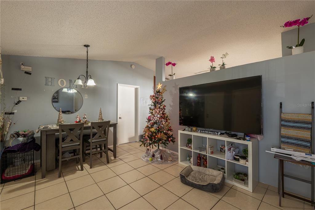 For Sale: $249,900 (3 beds, 2 baths, 1100 Square Feet)