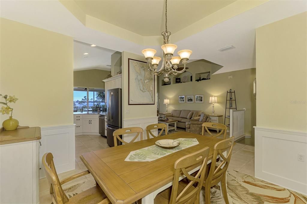 DINNER ROOM FOR ENTERTAINING