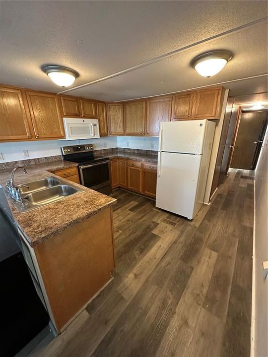 For Sale: $75,000 (2 beds, 1 baths, 624 Square Feet)