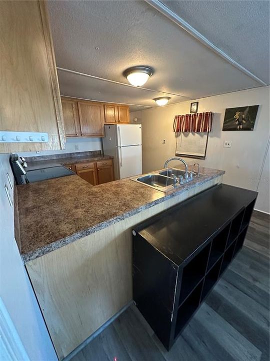 For Sale: $75,000 (2 beds, 1 baths, 624 Square Feet)