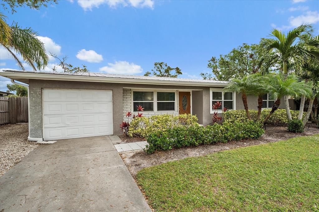 For Sale: $675,000 (3 beds, 2 baths, 1493 Square Feet)