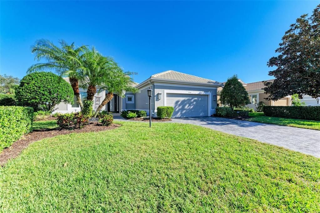 For Sale: $550,000 (3 beds, 2 baths, 1948 Square Feet)