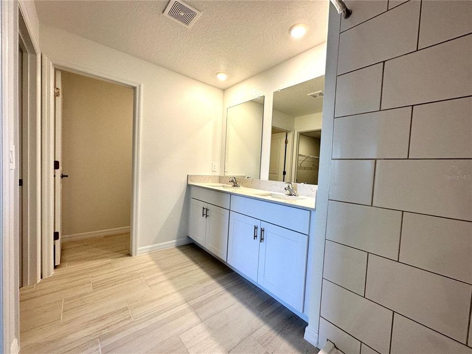 For Rent: $2,600 (4 beds, 2 baths, 1817 Square Feet)