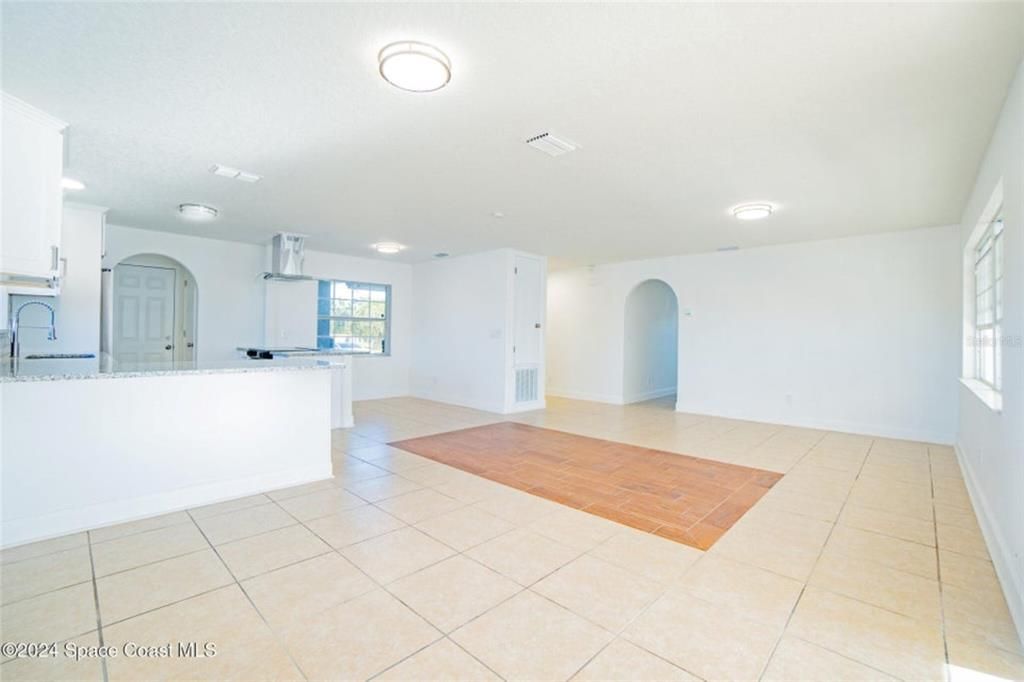 Active With Contract: $320,000 (3 beds, 2 baths, 1202 Square Feet)