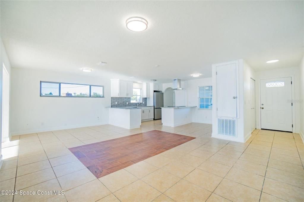 Active With Contract: $320,000 (3 beds, 2 baths, 1202 Square Feet)