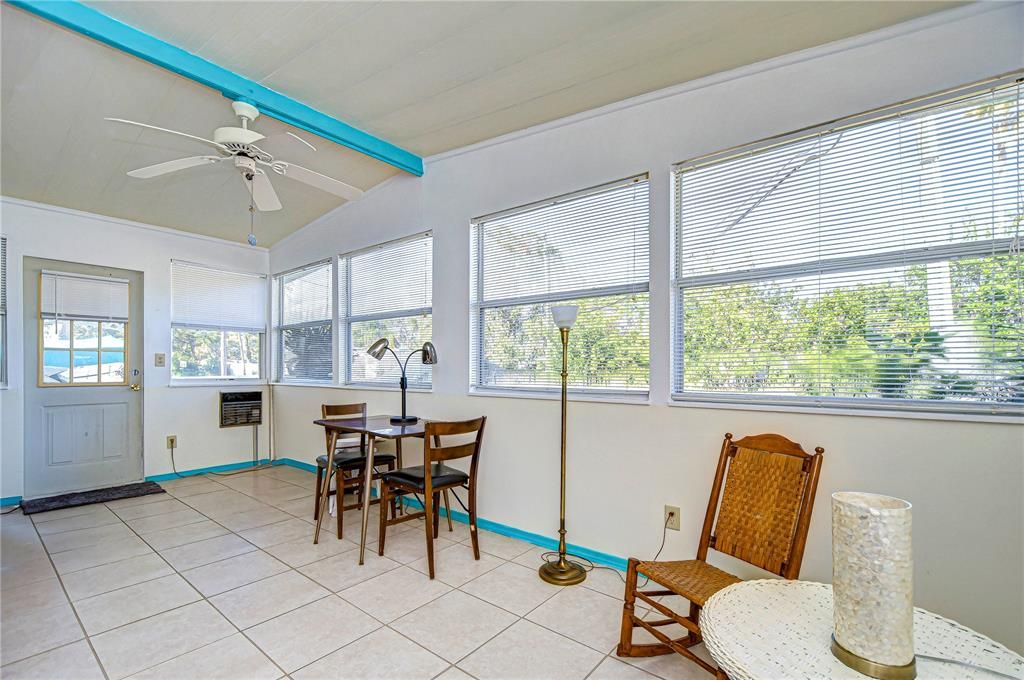 For Sale: $175,000 (2 beds, 2 baths, 960 Square Feet)