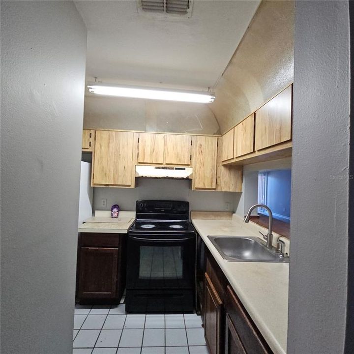 For Sale: $129,500 (2 beds, 2 baths, 934 Square Feet)