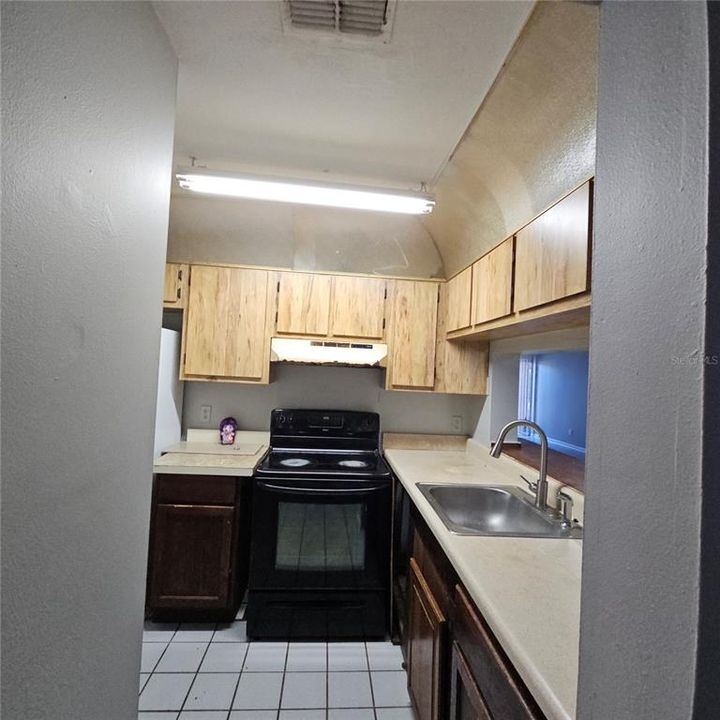 For Sale: $129,500 (2 beds, 2 baths, 934 Square Feet)