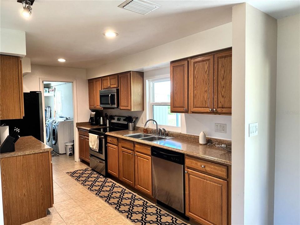 For Sale: $259,900 (3 beds, 2 baths, 1274 Square Feet)