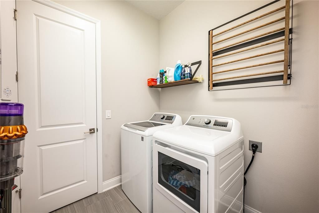 LAUNDRY ROOM.