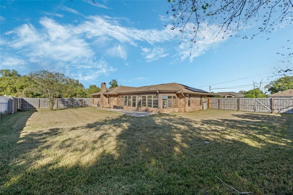 For Sale: $380,000 (3 beds, 2 baths, 1923 Square Feet)