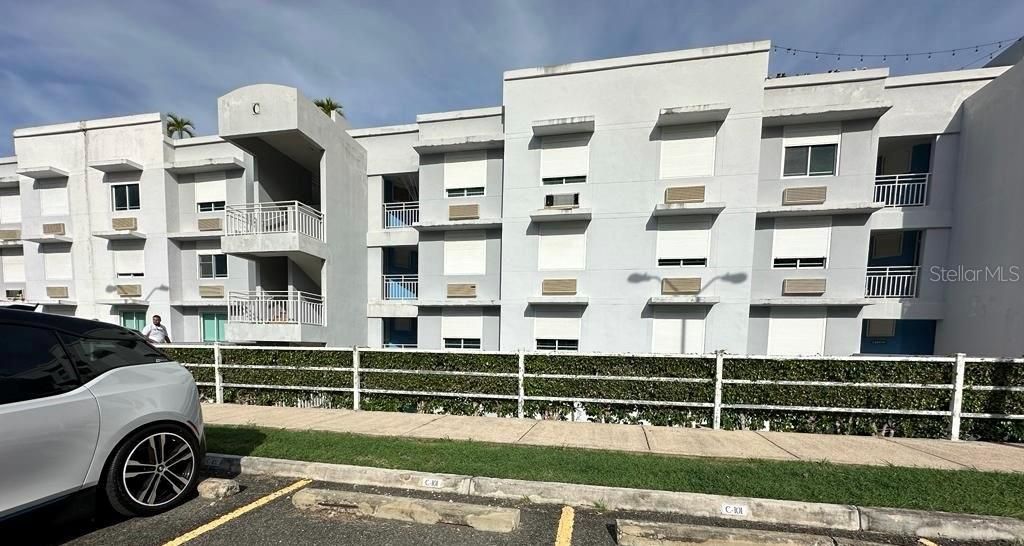 Recently Rented: $2,300 (3 beds, 2 baths, 1200 Square Feet)