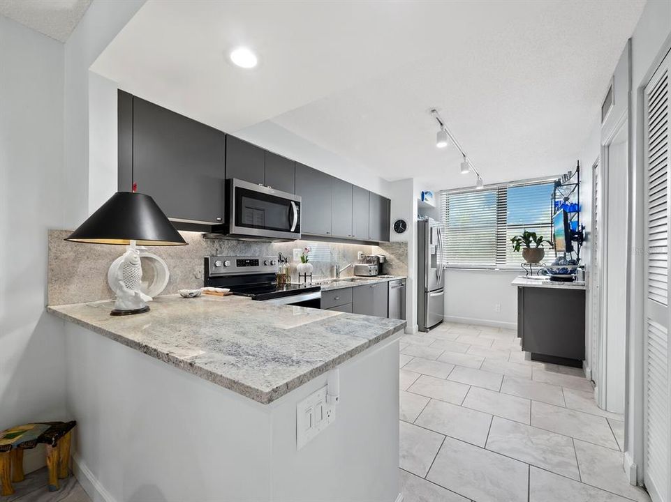 For Sale: $949,000 (2 beds, 2 baths, 1456 Square Feet)