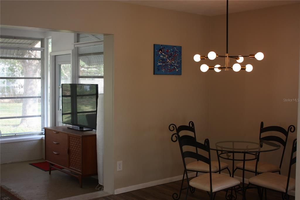 For Sale: $369,980 (2 beds, 2 baths, 998 Square Feet)