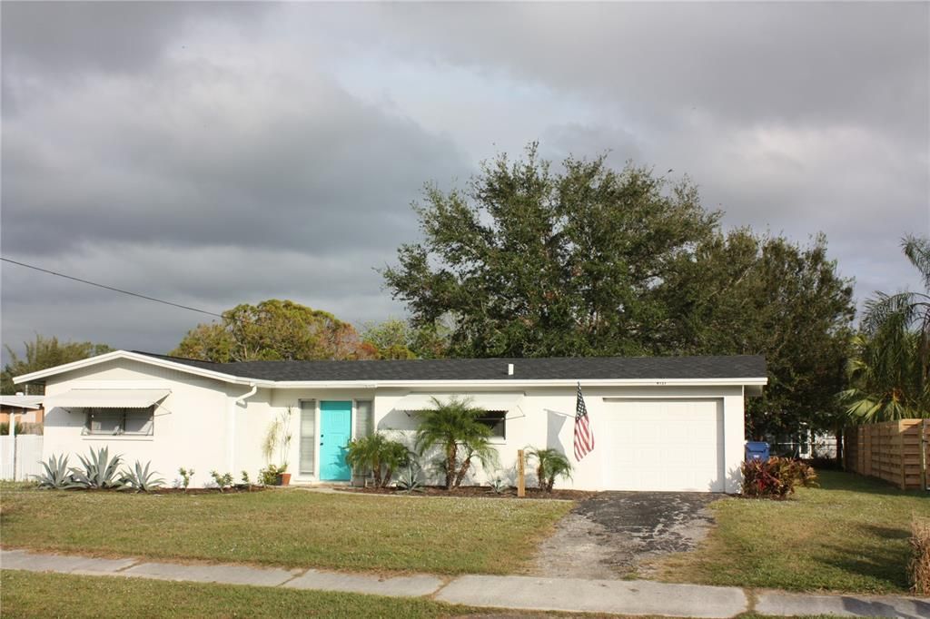 For Sale: $369,980 (2 beds, 2 baths, 998 Square Feet)