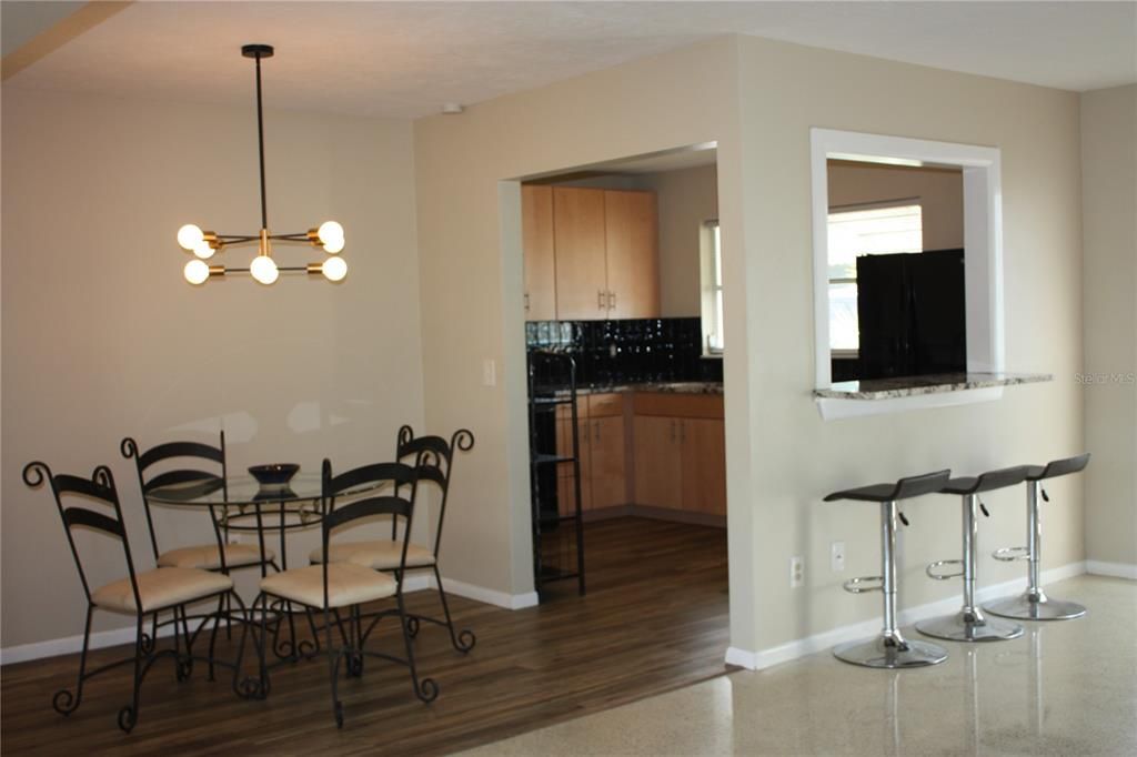 For Sale: $369,980 (2 beds, 2 baths, 998 Square Feet)