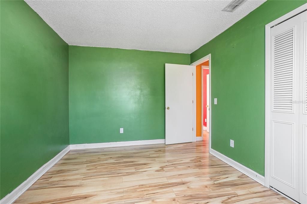 For Sale: $227,000 (2 beds, 1 baths, 900 Square Feet)