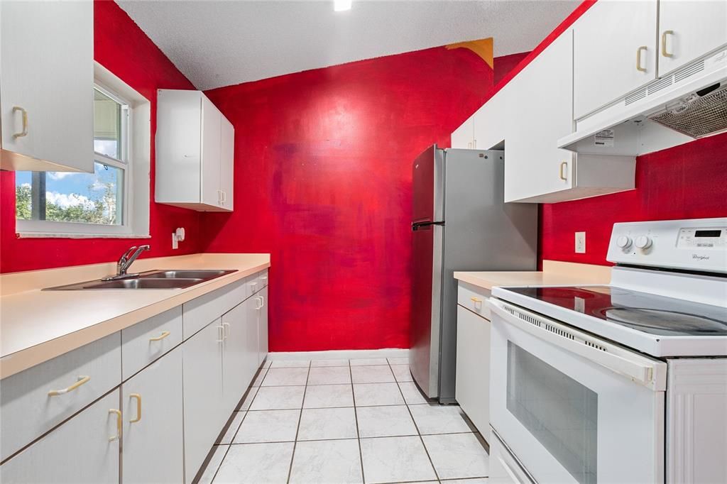 For Sale: $227,000 (2 beds, 1 baths, 900 Square Feet)