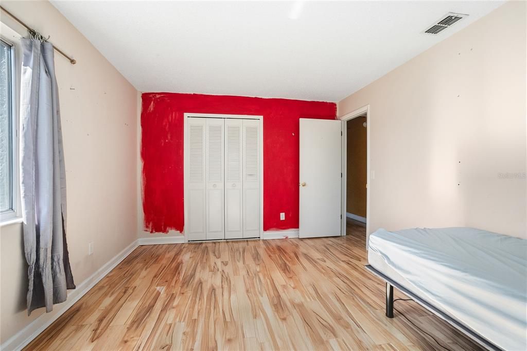 For Sale: $227,000 (2 beds, 1 baths, 900 Square Feet)