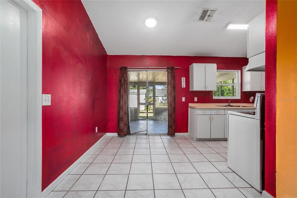 For Sale: $227,000 (2 beds, 1 baths, 900 Square Feet)