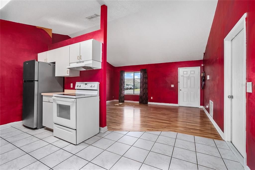 For Sale: $227,000 (2 beds, 1 baths, 900 Square Feet)