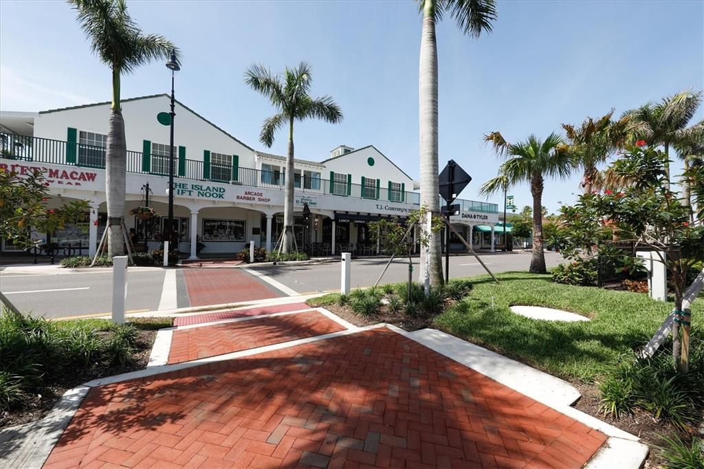 Restaurants & Shops along Venice Avenue