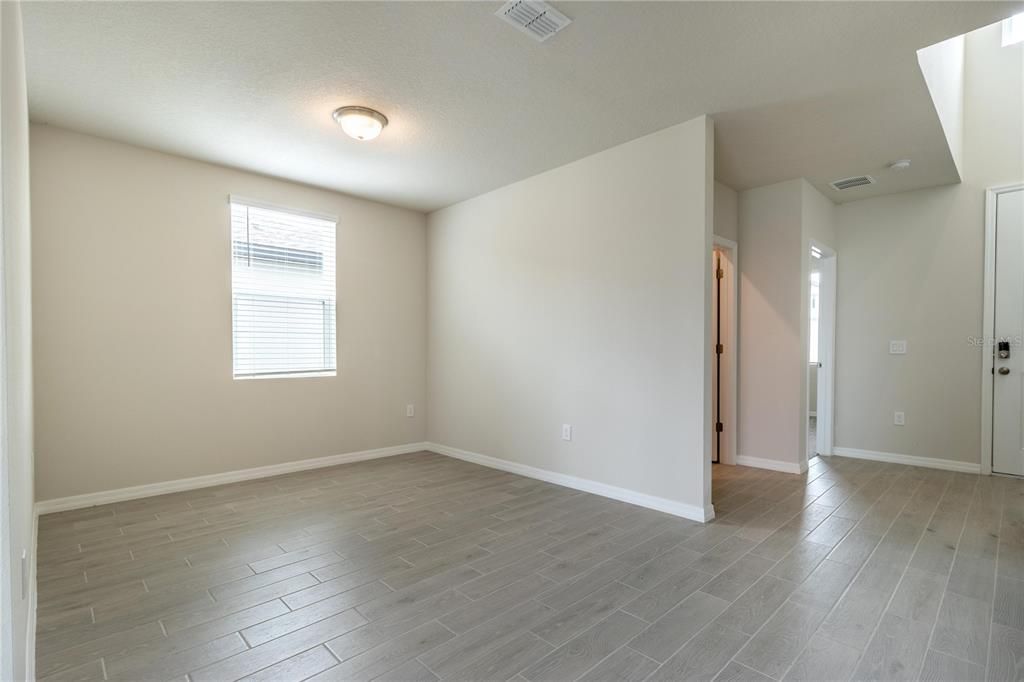 For Rent: $2,595 (4 beds, 2 baths, 2687 Square Feet)