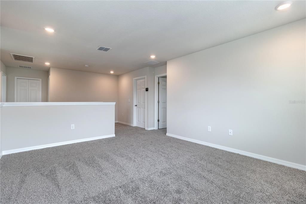 For Rent: $2,595 (4 beds, 2 baths, 2687 Square Feet)