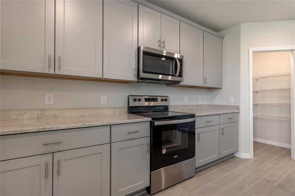 For Rent: $2,595 (4 beds, 2 baths, 2687 Square Feet)