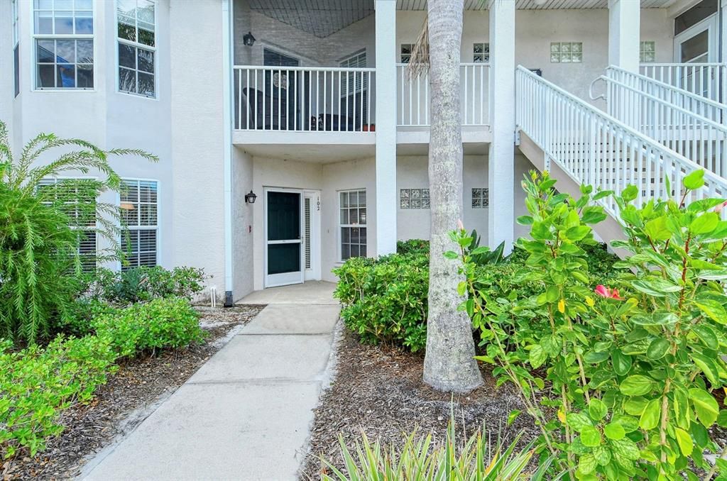 Walkway to front entry