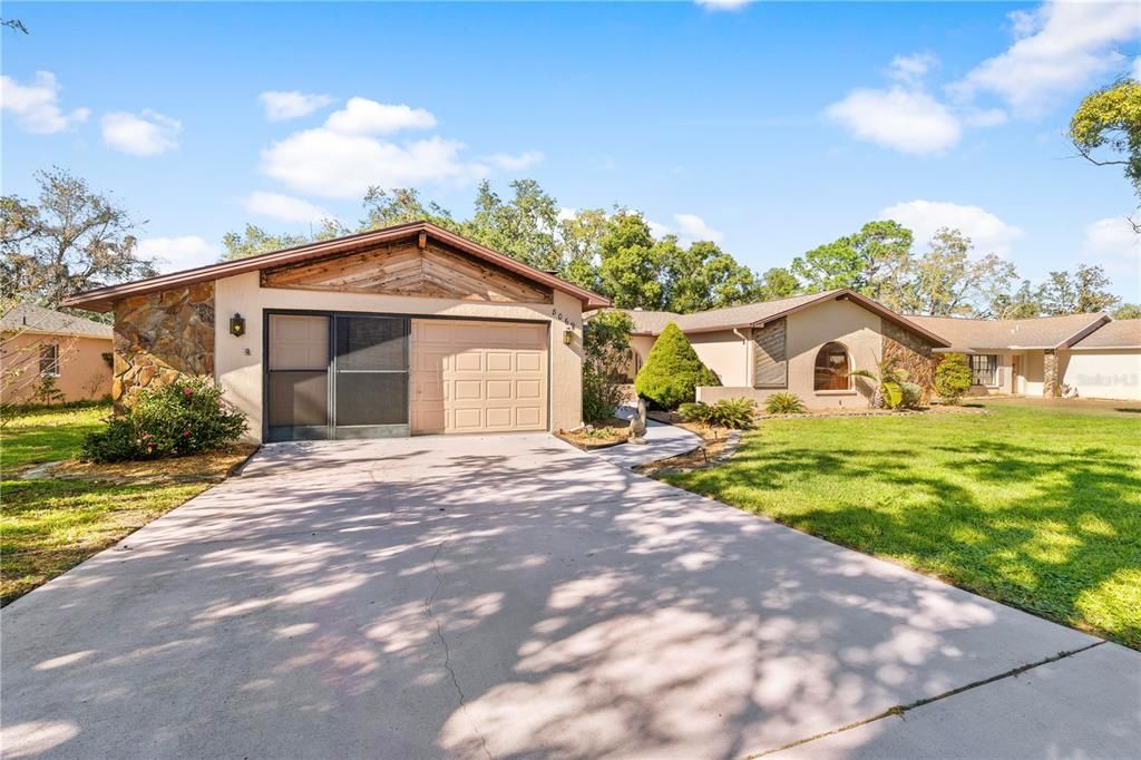 For Sale: $320,000 (3 beds, 2 baths, 1978 Square Feet)