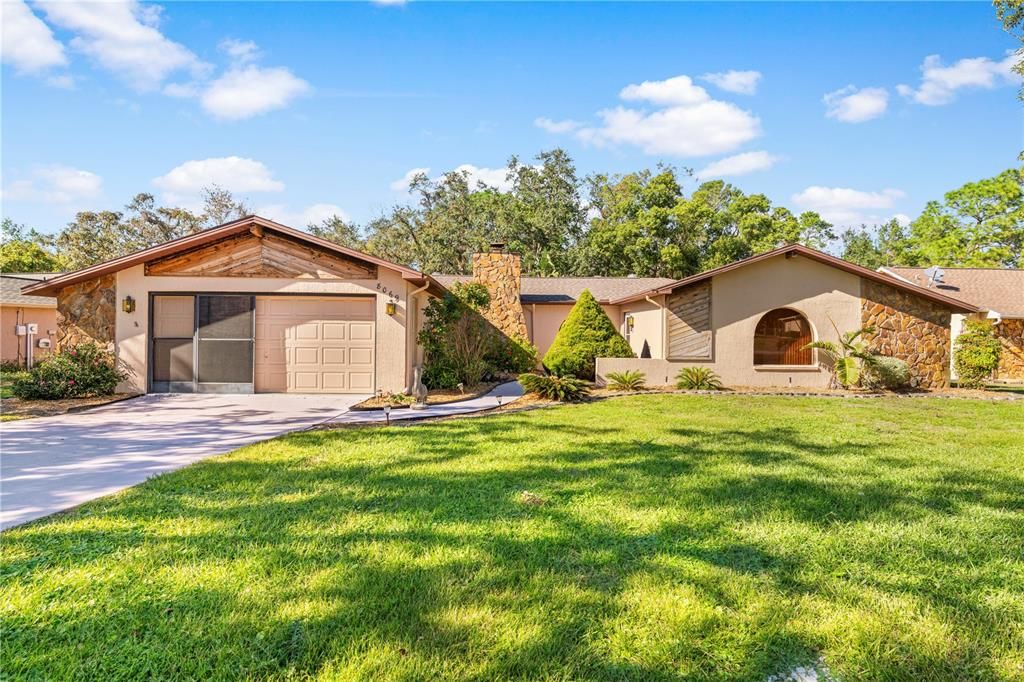 For Sale: $320,000 (3 beds, 2 baths, 1978 Square Feet)