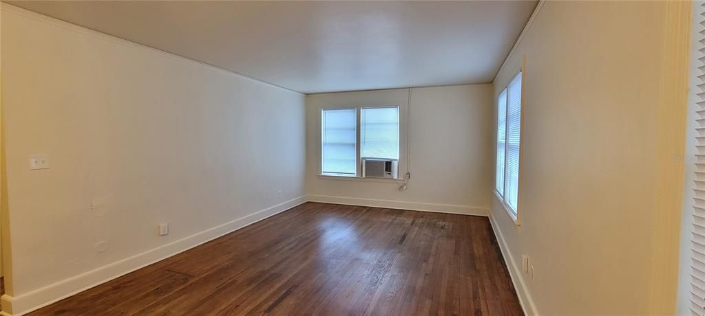 For Rent: $1,095 (1 beds, 1 baths, 3284 Square Feet)