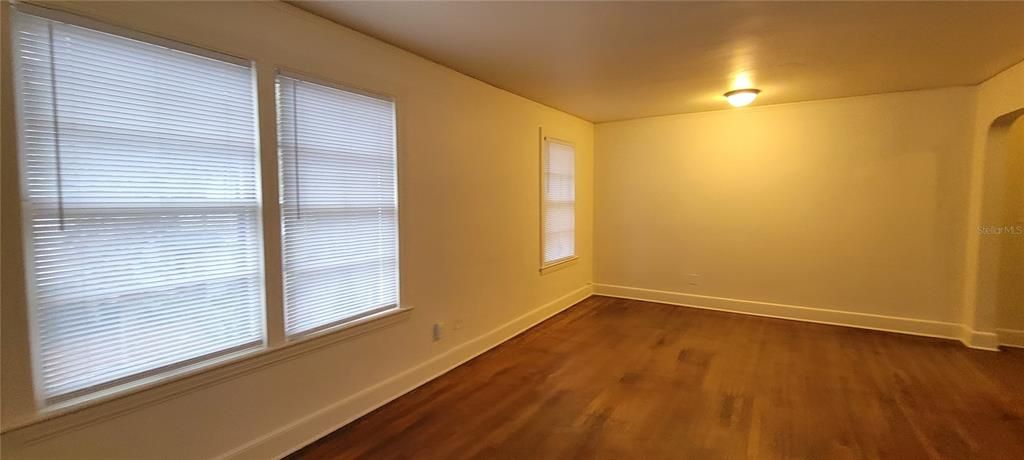 For Rent: $1,095 (1 beds, 1 baths, 3284 Square Feet)