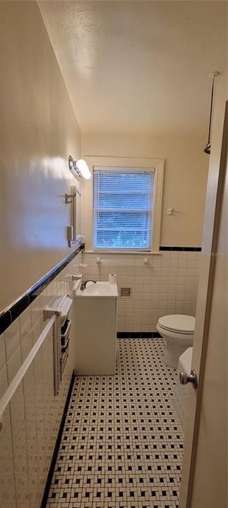 For Rent: $1,095 (1 beds, 1 baths, 3284 Square Feet)