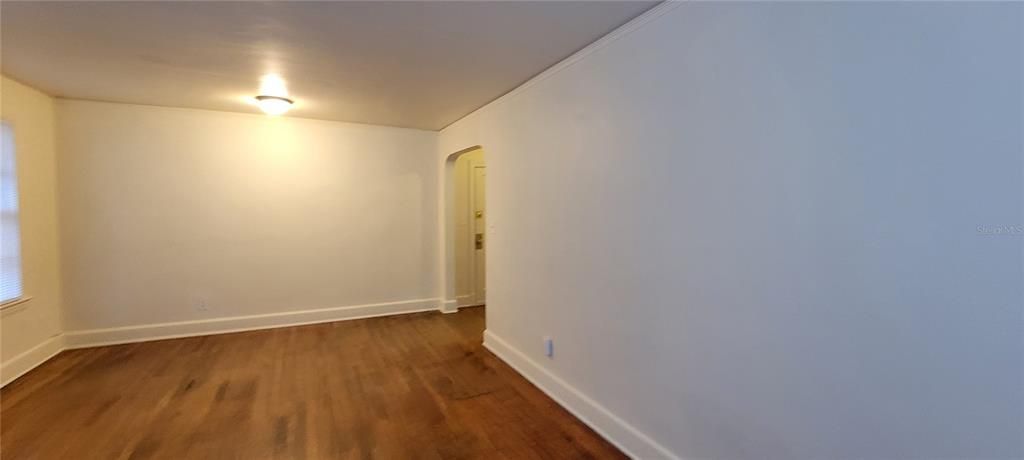 For Rent: $1,095 (1 beds, 1 baths, 3284 Square Feet)