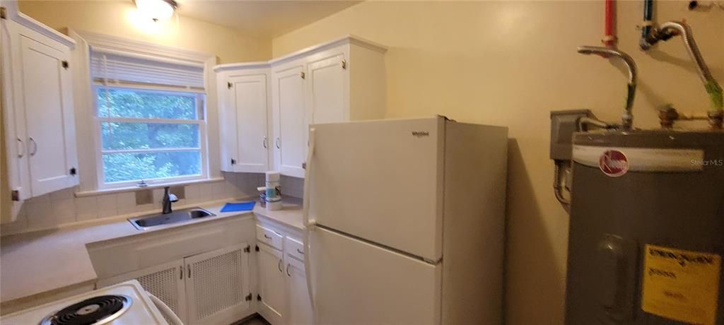 For Rent: $1,095 (1 beds, 1 baths, 3284 Square Feet)