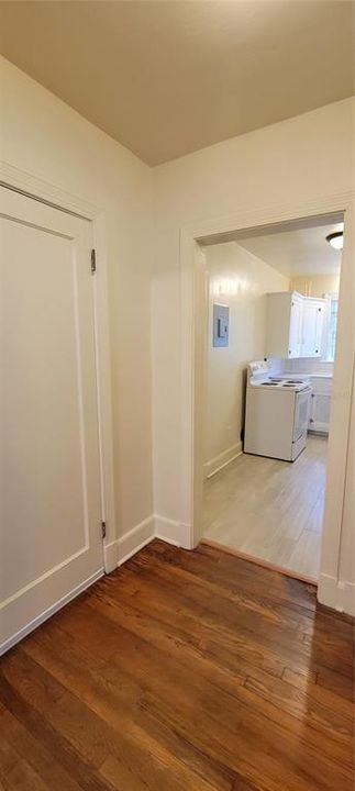 For Rent: $1,095 (1 beds, 1 baths, 3284 Square Feet)